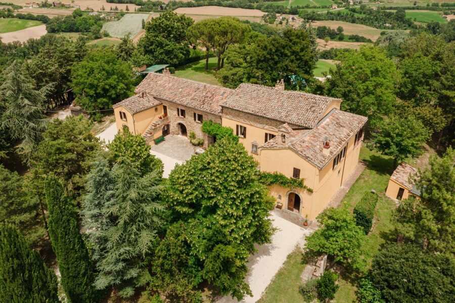 For sale historic villa located in Italy!