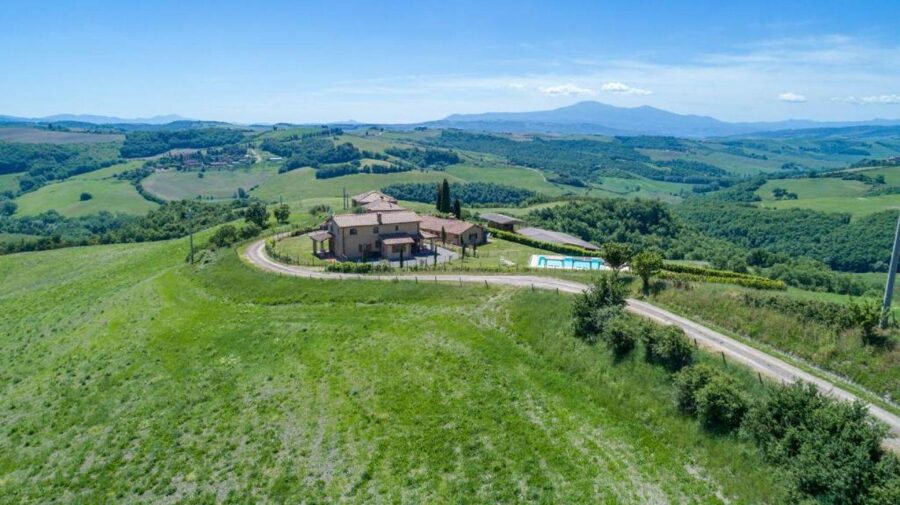 For sale farm with 125 ha in Italy!