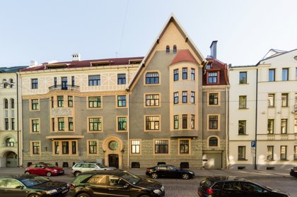 Ilgtermiņā tiek izīrēts 4 istabu dzīvoklis Rīgas centrā!
