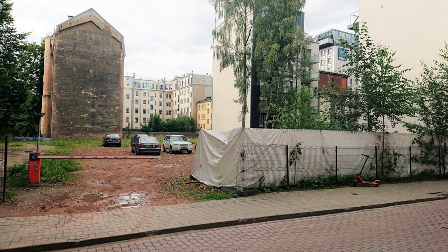Tiek pārdots apbūves zemes gabals Klusajā centrā, Rīgā!